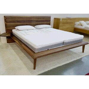 Postel Postelia RIVA Ořech 160x200 cm - Dřevěná postel z masivu, dvoulůžko o šíři masivu 8 cm